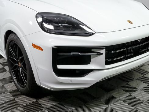 New 2026 Porsche Cayenne GTS image 40