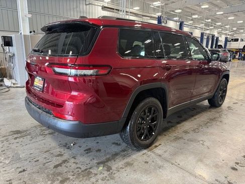 New 2025 Jeep Grand Cherokee L Laredo image 3