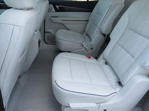 New 2026 Buick Enclave Avenir image 32