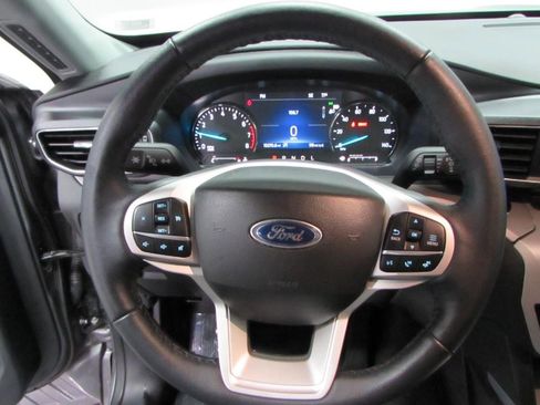 Used 2023 Ford Explorer XLT w/ Equipment Group 202A image 14