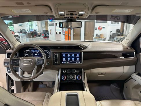 Used 2021 GMC Yukon XL Denali AWD/4WD image 15
