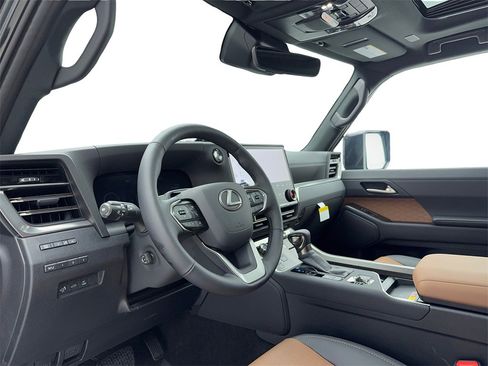 Used 2026 Lexus GX 550 image 24