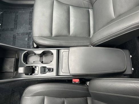 Certified 2025 Volvo XC40 B5 Core image 25