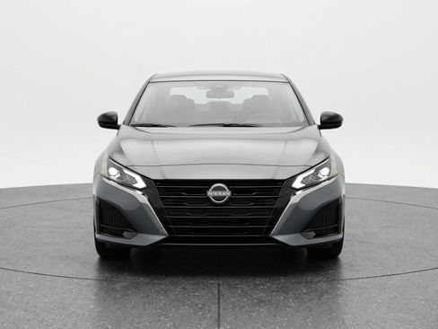 Used 2025 Nissan Altima 2.5 SV image 2