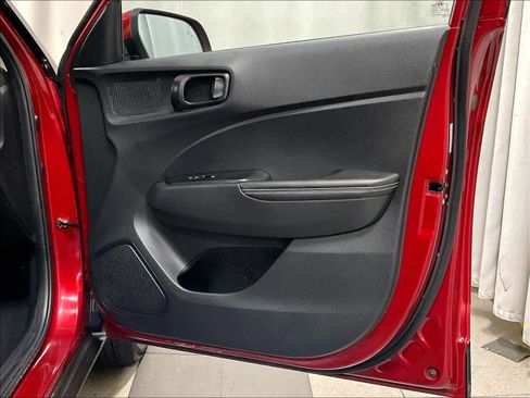 Used 2024 Hyundai Venue Limited image 13