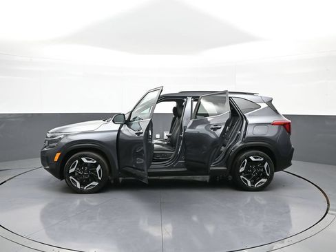 Certified 2025 Kia Seltos SX w/ SX Sunroof Package AWD/4WD image 44