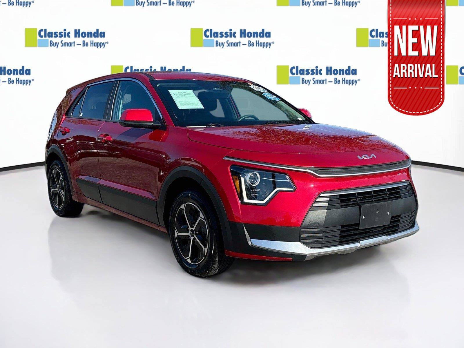 Used 2025 Kia Niro LX FWD image 1