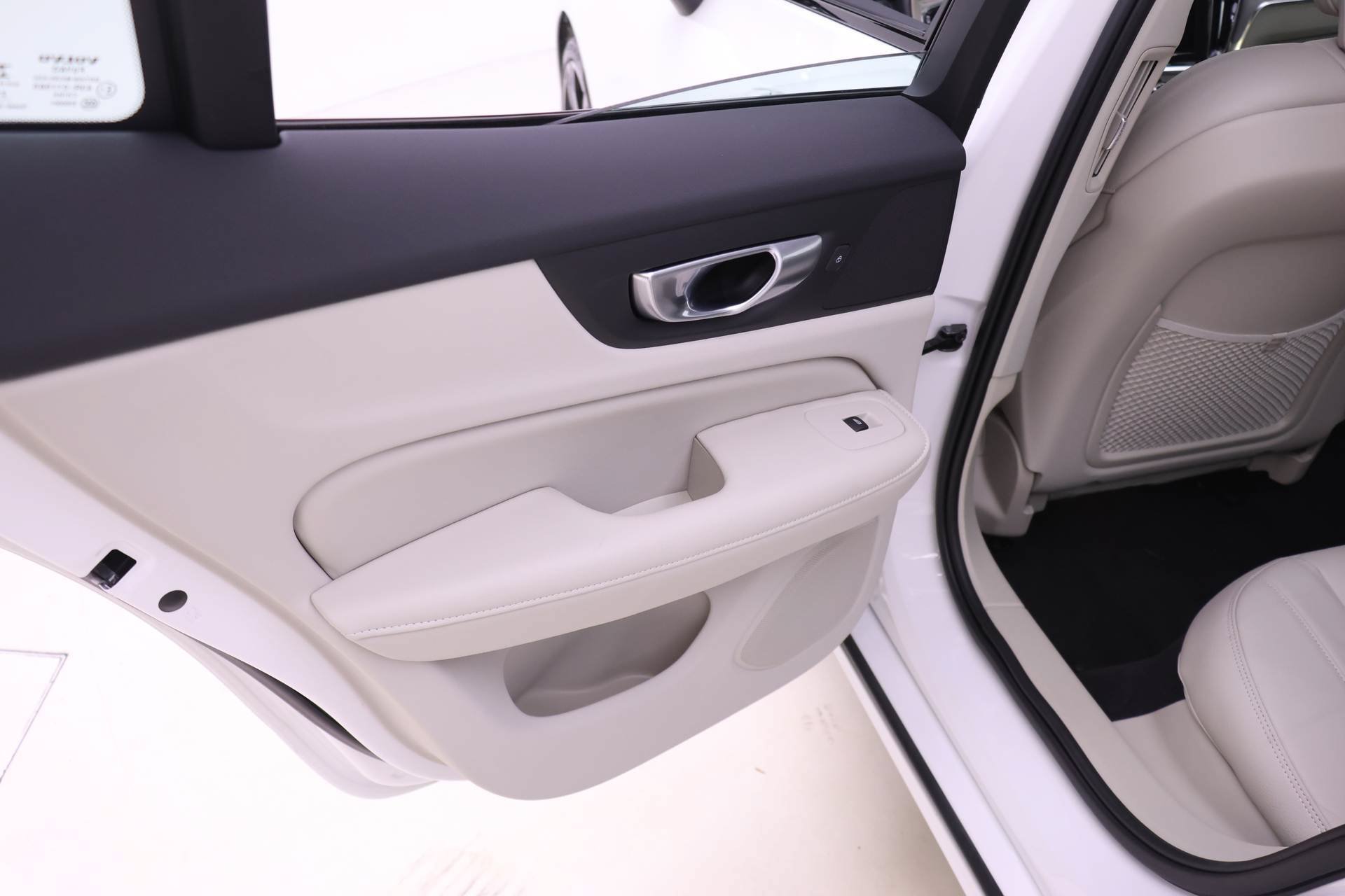 Used 2024 Volvo S60 B5 Plus FWD image 18