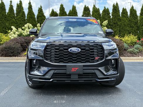Used 2025 Ford Explorer ST AWD/4WD image 5