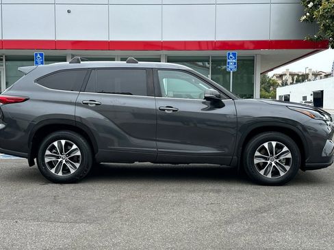 Used 2023 Toyota Highlander XLE w/ Protection Package #3 (TMS) AWD/4WD image 3