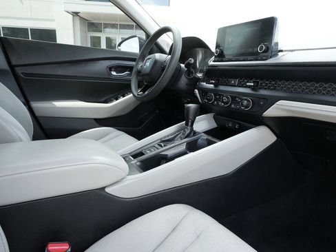 Used 2025 Honda Accord SE image 36