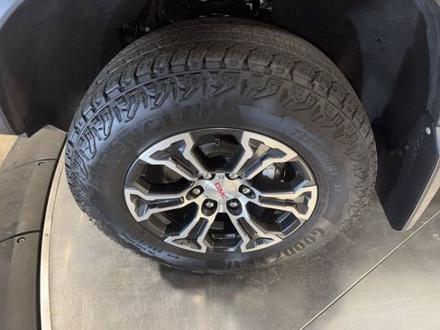 Used 2023 GMC Canyon AT4 image 10