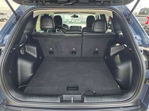 Used 2020 Jeep Cherokee Latitude Plus AWD/4WD image 29