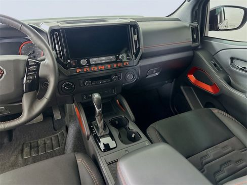 Used 2025 Nissan Frontier PRO-4X w/ Pro Convenience Package image 19