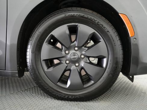 Used 2019 Chrysler Pacifica Limited w/ Advanced Safetytec Group image 62