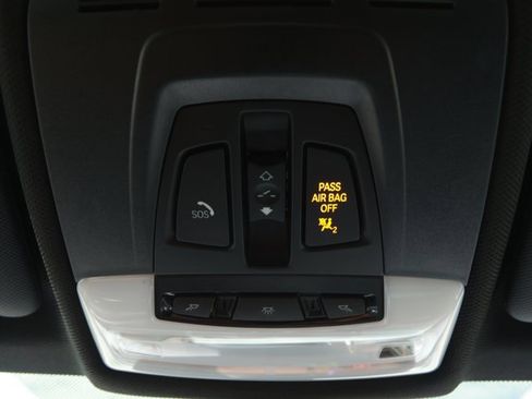 Used 2018 BMW 330e image 22