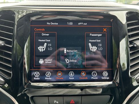 Used 2019 Jeep Cherokee Limited AWD/4WD image 8