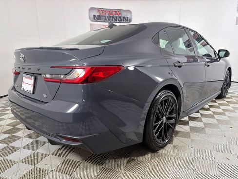 Used 2025 Toyota Camry SE image 3