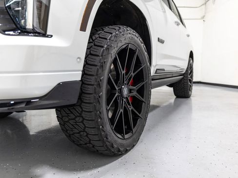 Used 2025 Cadillac Escalade V AWD/4WD image 10