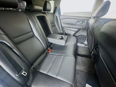 Used 2022 Nissan Rogue SV w/ SV Premium Package image 25