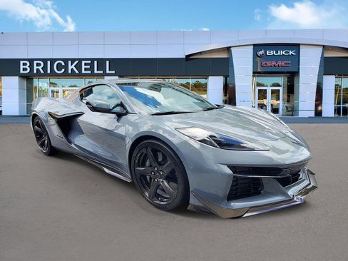 Used 2024 Chevrolet Corvette Z06 w/ Z07 Performance Package RWD image 2