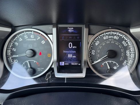 Used 2016 Toyota Tacoma SR5 w/ Towing Package image 11