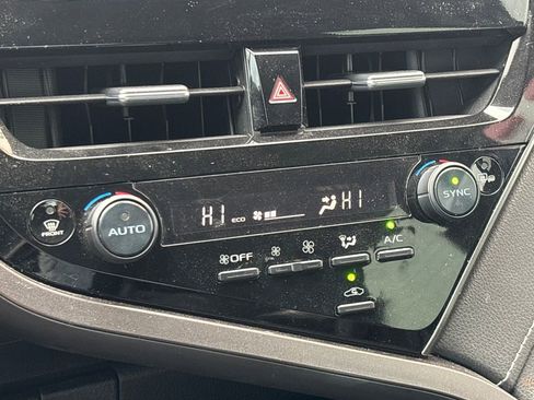 Used 2022 Toyota Camry SE image 10