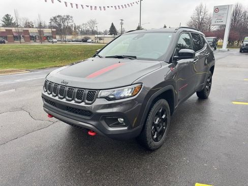 Used 2023 Jeep Compass Trailhawk w/ Trailhawk Convenience Group image 3