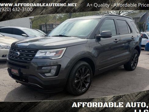 Used 2017 Ford Explorer XLT w/ Equipment Group 202A AWD/4WD image 2