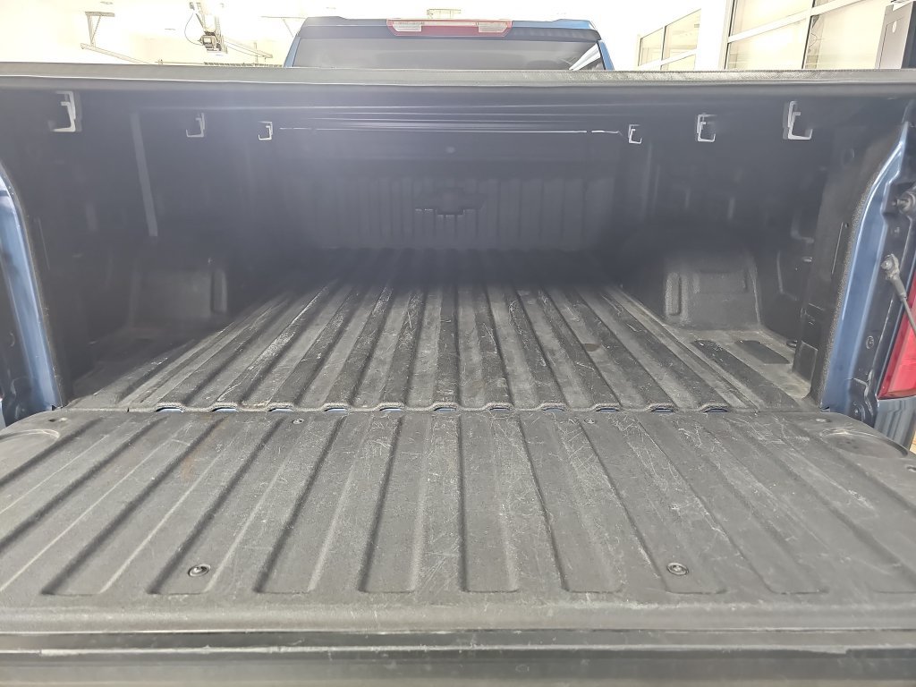 Used 2021 Chevrolet Silverado 1500 LT AWD/4WD image 15