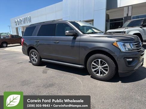 Used 2018 Ford Expedition XLT w/ Equipment Group 201A AWD/4WD image 2
