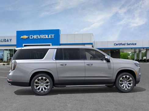 New 2026 Chevrolet Suburban Premier image 5