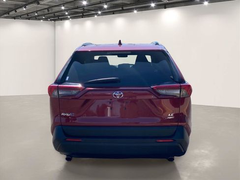 Used 2019 Toyota RAV4 LE w/ Carpet Mat Package AWD/4WD image 6