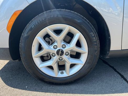 Used 2025 Kia Soul LX w/ LX Technology Package FWD image 34