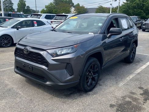 Used 2021 Toyota RAV4 LE FWD image 2