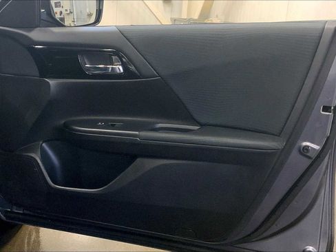 Used 2016 Honda Accord LX image 40