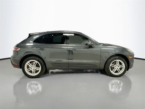 Used 2022 Porsche Macan image 8