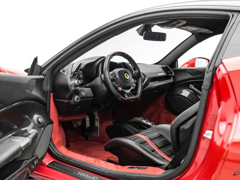 Used 2017 Ferrari 488 GTB RWD image 43