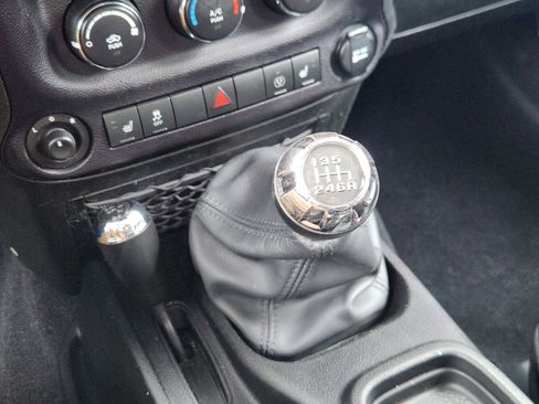 Used 2014 Jeep Wrangler Unlimited Sahara AWD/4WD image 33