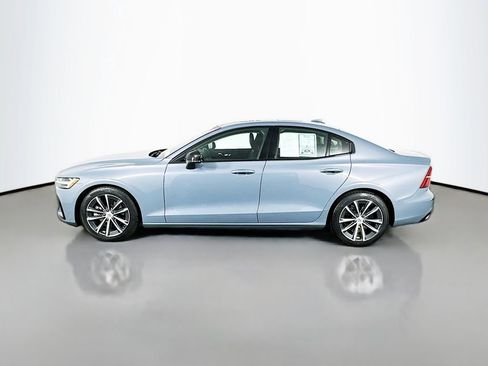 Used 2022 Volvo S60 B5 Momentum image 4