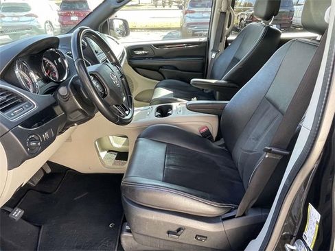 Used 2019 Dodge Grand Caravan SXT image 14