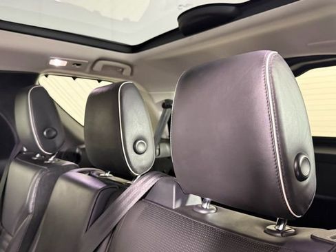 Certified 2017 Land Rover Discovery HSE image 22