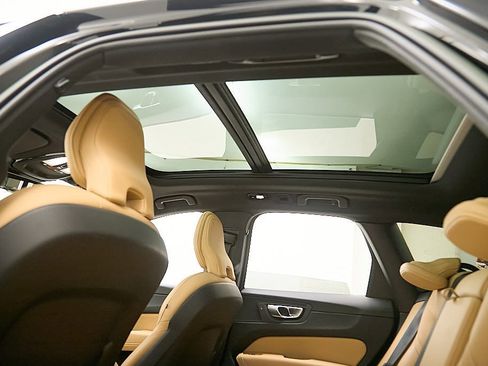 Certified 2023 Volvo XC60 T8 Ultimate w/ Climate Package image 23