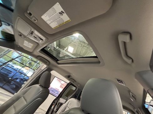 Used 2017 Toyota Sienna XLE image 11