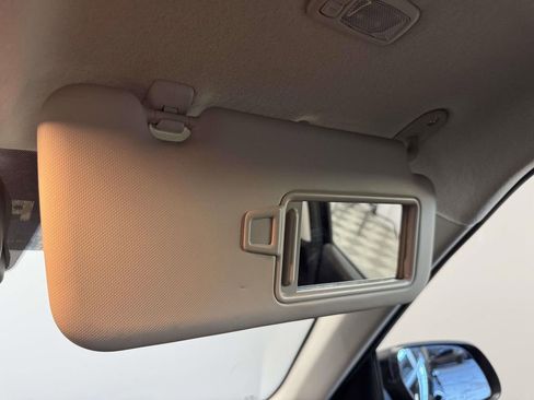 Used 2025 Hyundai Venue SEL image 28