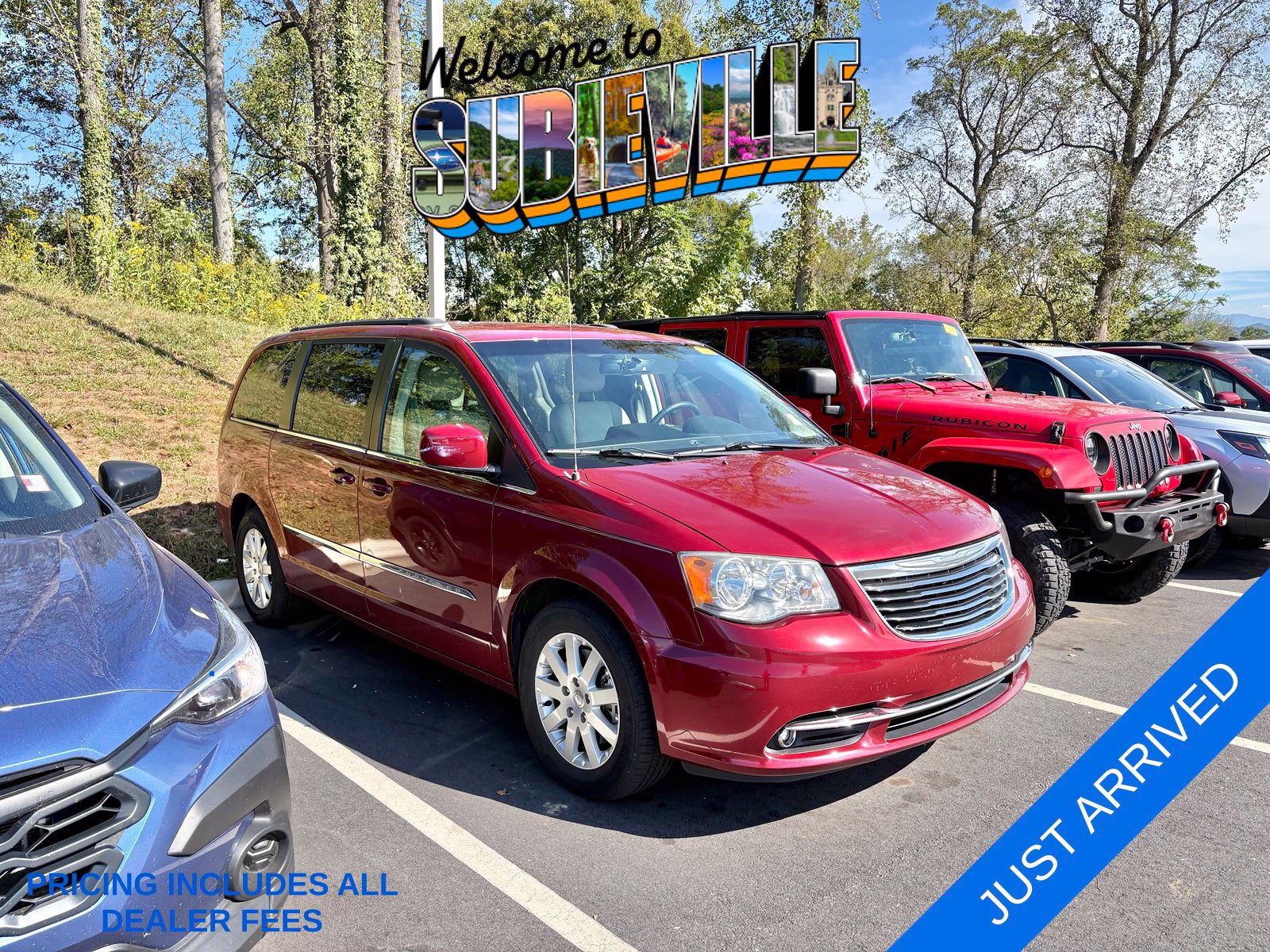 Used 2012 Chrysler Town & Country Touring w/ Entertainment Group #1 FWD image 1