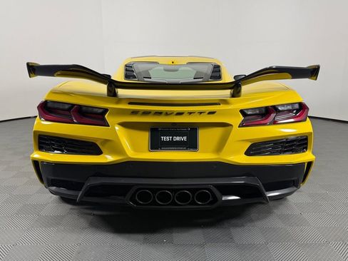 Used 2025 Chevrolet Corvette Z06 w/ Z07 Performance Package image 6