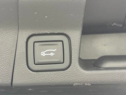 Used 2021 GMC Acadia SLE w/ Driver Convenience Package FWD image 9