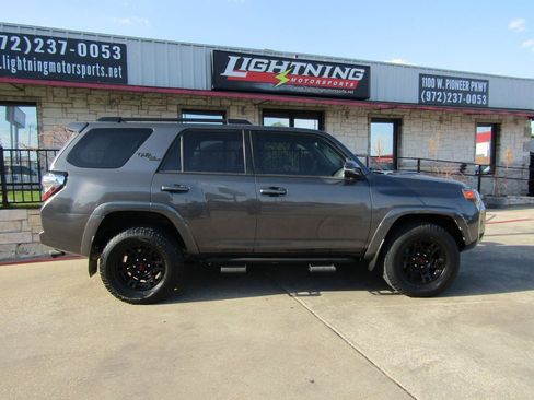 Used 2019 Toyota 4Runner TRD Off-Road Premium AWD/4WD image 5