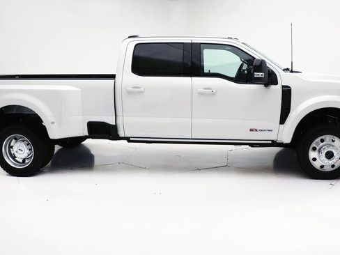 New 2026 Ford F450 Platinum w/ FX4 Off-Road Package image 3